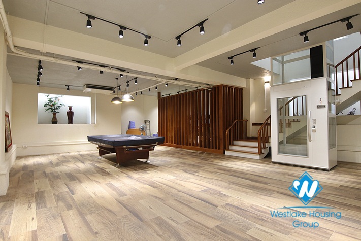  Massive ambassador corner villa for rent in Vinhomes Riverside - Long Bien